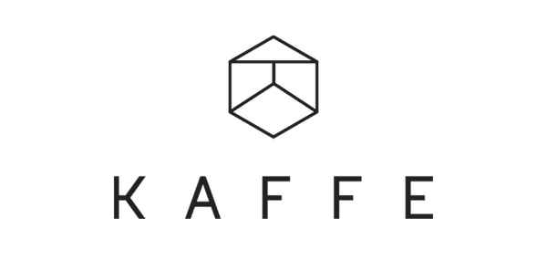 Schwarze, L-förmige Blockform.