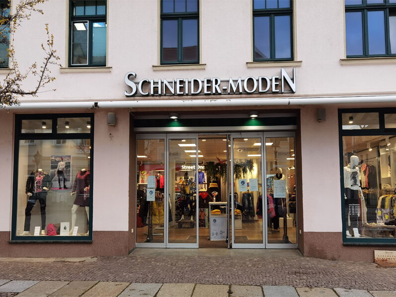 Außenansicht des Ladens Schneider-Moden.