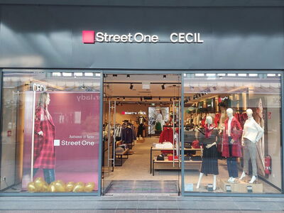 Ladenfront von Street One CECIL mit Modeartikeln.